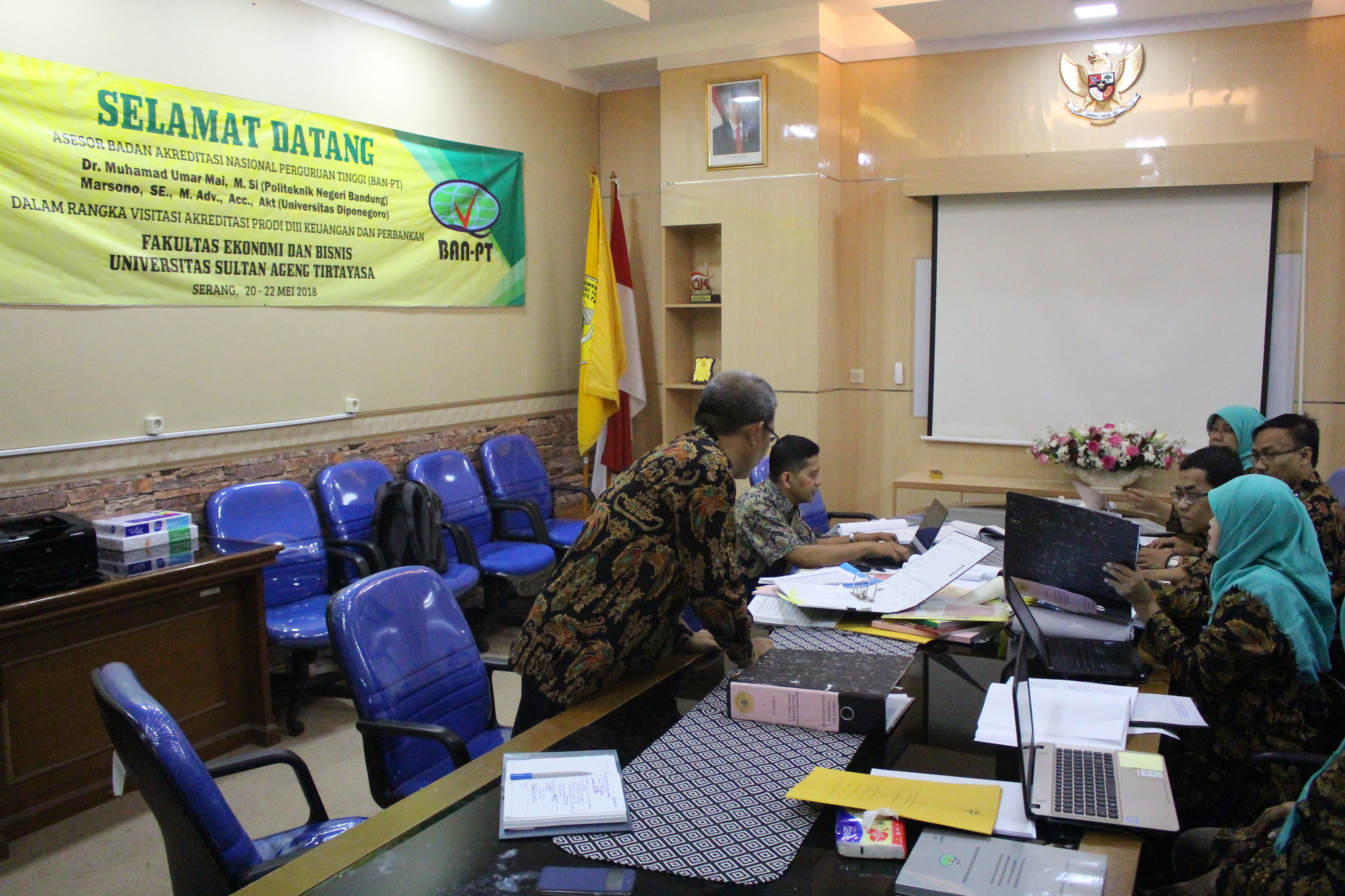 2 ASSESSORS OF TIRE PT VISIT UNTIRTA FOR REALIZING BANKING FINANCIAL PRODUCT